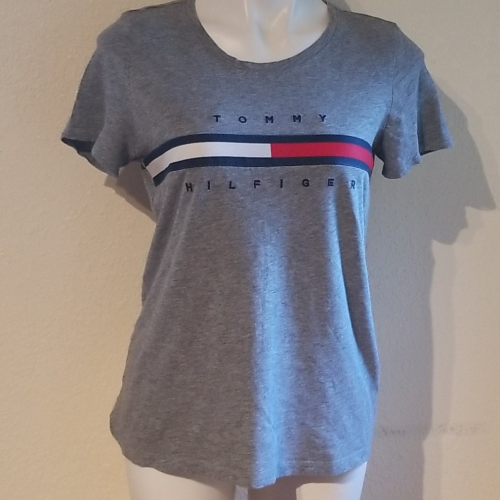 Tommy Hilfiger t shirt small‎